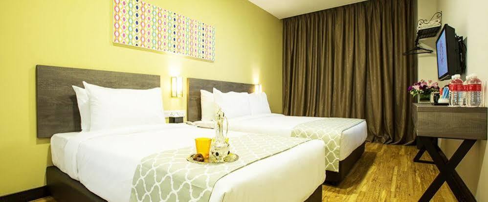 Humaira Hotel Танах-Мерах Экстерьер фото