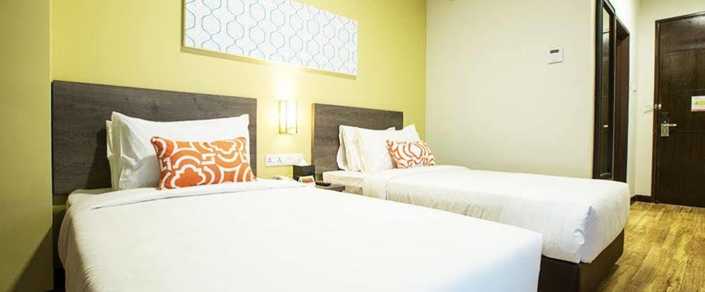 Humaira Hotel Танах-Мерах Экстерьер фото