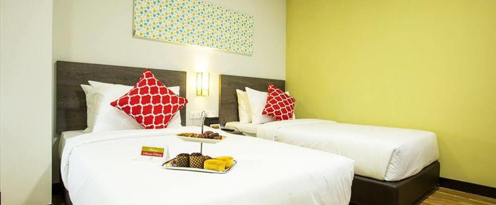 Humaira Hotel Танах-Мерах Экстерьер фото