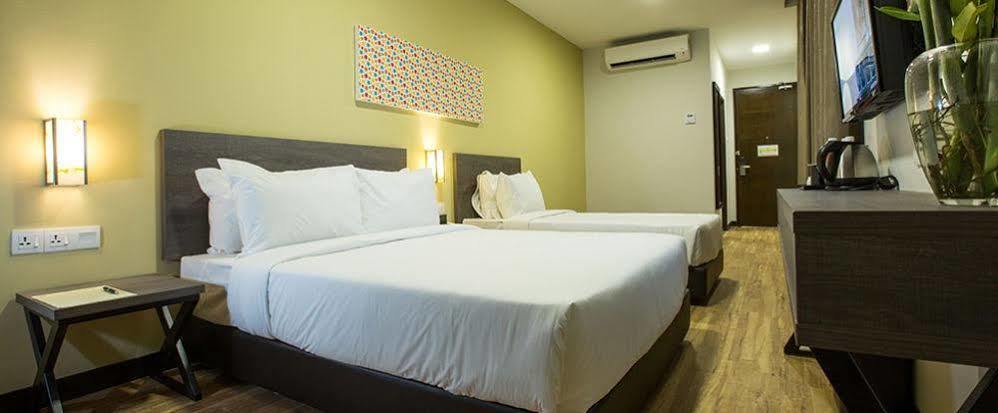 Humaira Hotel Танах-Мерах Экстерьер фото