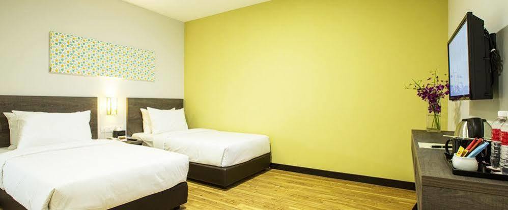 Humaira Hotel Танах-Мерах Экстерьер фото