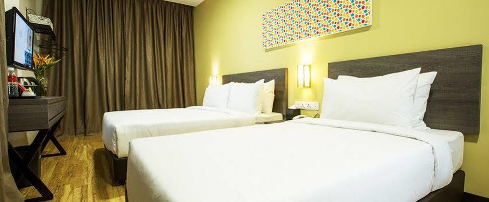 Humaira Hotel Танах-Мерах Экстерьер фото
