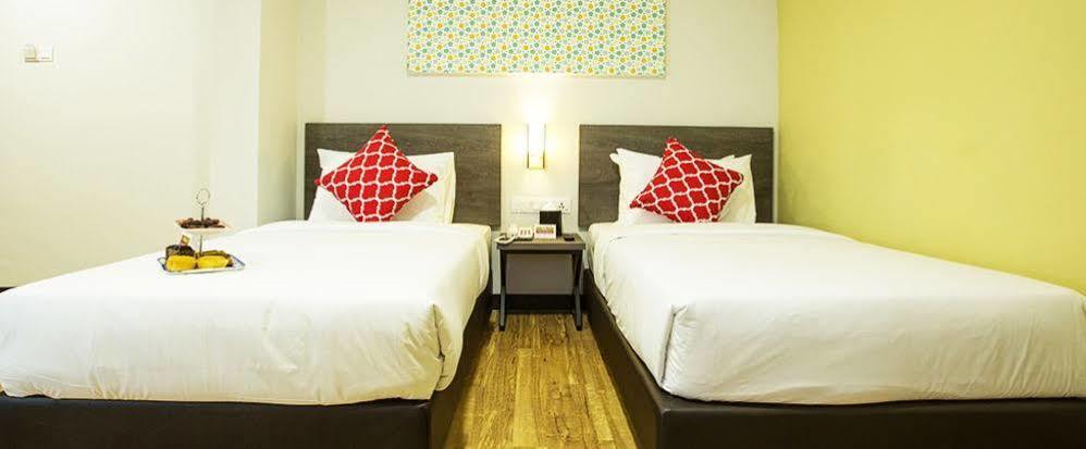 Humaira Hotel Танах-Мерах Экстерьер фото
